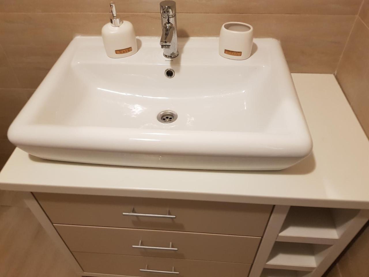 Modern Apartment With Pool In North Bucharest Cretuleasca Dış mekan fotoğraf